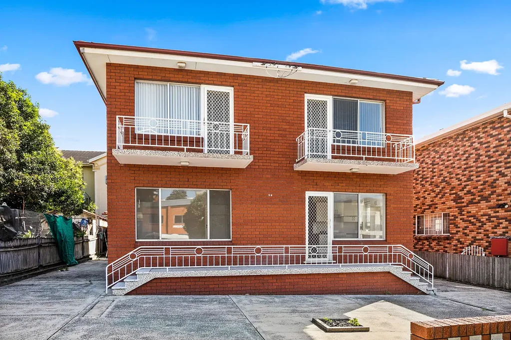 Wollongong 9ਬੈੱਡਰੂਮ RARE OPPORTUNITY – 3 FLATS – CBD INVESTMENT