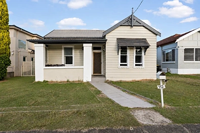 South Hurstville 3બેડરૂમ Family Home with Exceptional Future Potential on 643.8sqm