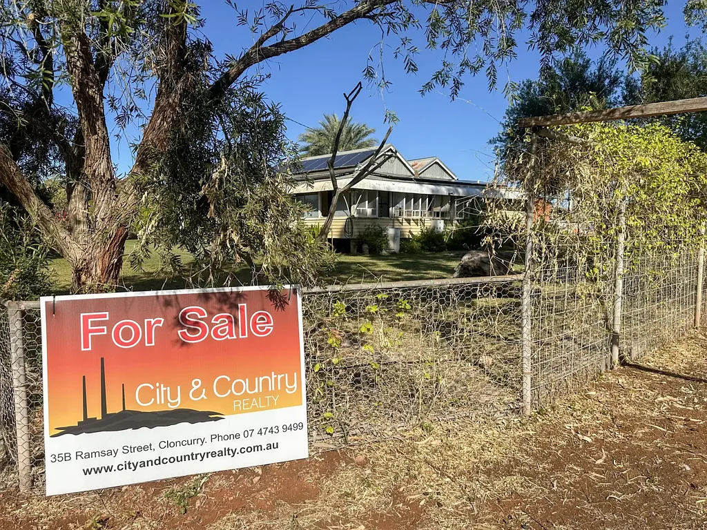Cloncurry 3غرفة نوم Endless Opportunities on 5 Acres – Already Subdivided into 10 Residential Blocks!
