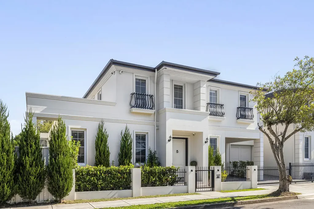 Concord 4房 普罗旺斯风格设计 宽敞起居用餐 燃气厨房大理石 四卧独立卫浴 步行可达设施 Flawless French Provincial Haven in Convenient Location