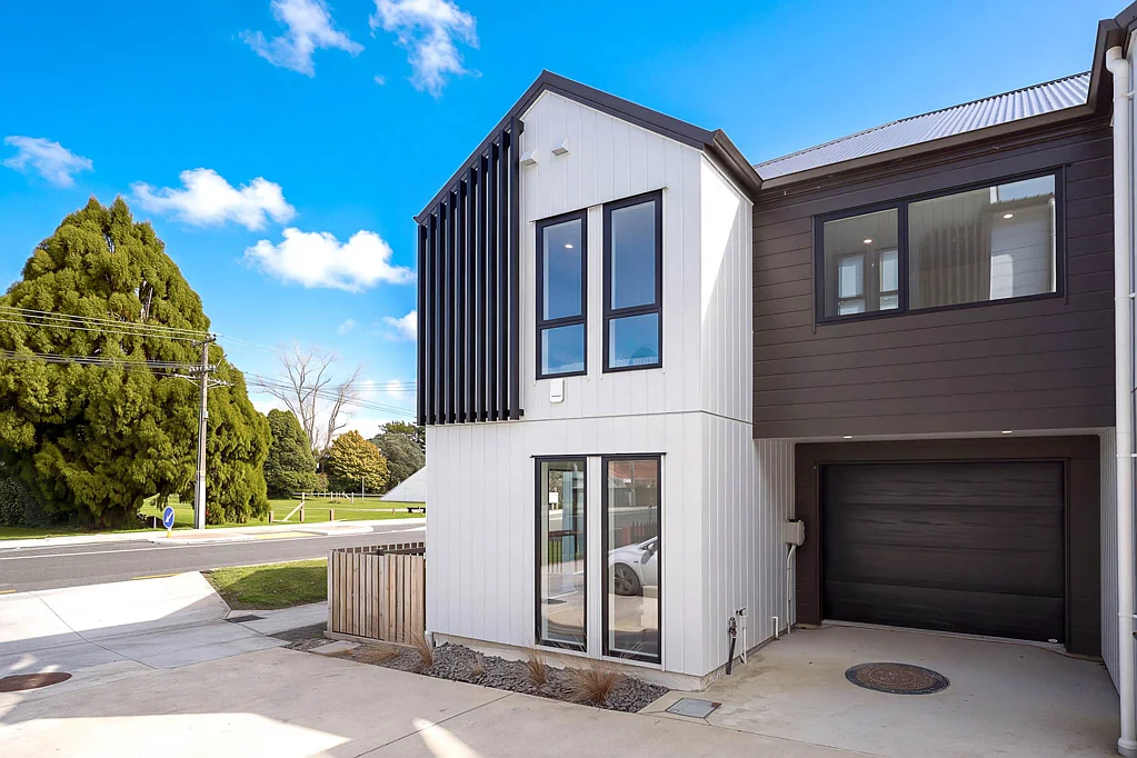 Te Atatu Peninsula 3Moenga Corner Position, Brand New Living