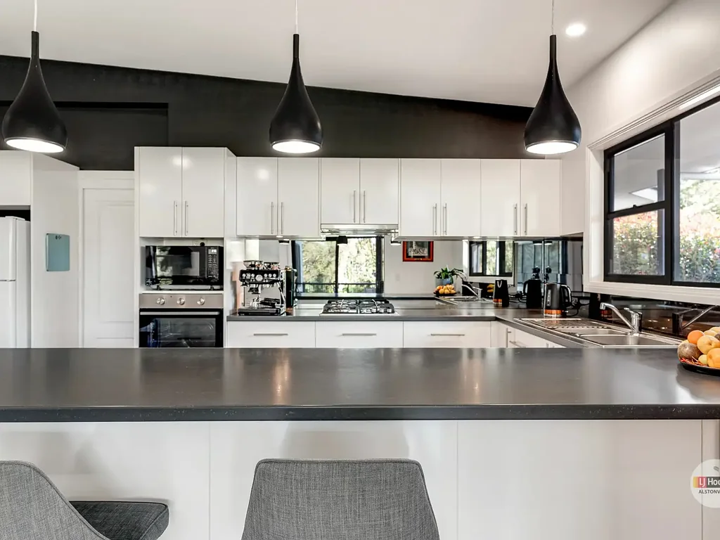 Alstonville 4房  Quality Home Backing onto Reserve
