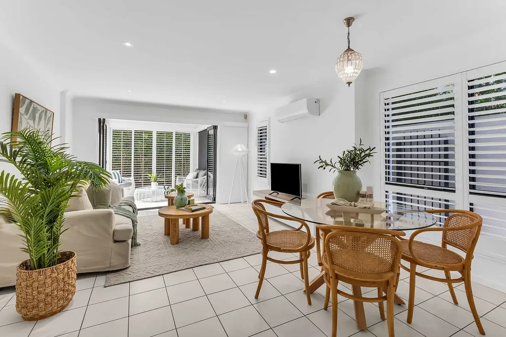 Robina 3침실 "RIVERWALK" LIVING JUST MOMENTS FROM ROBINA TOWN CENTRE – NO BODY CORPORATE FEES