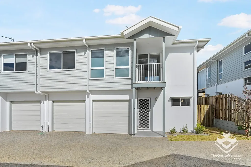 12 mths Old  4 bed Townhouse