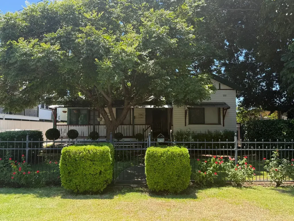 Moree 4Phòng ngủ Classic 1930s Character Home on Spacious Block