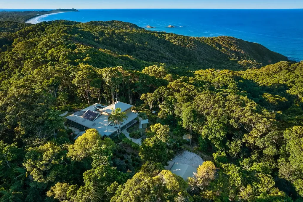 Broken Head 5 Bedroom Byron Bay, Seven Mile Private Beach and Nature Retreat, 34 acres Adjacent to Iconic Broken Head Nature Reserve