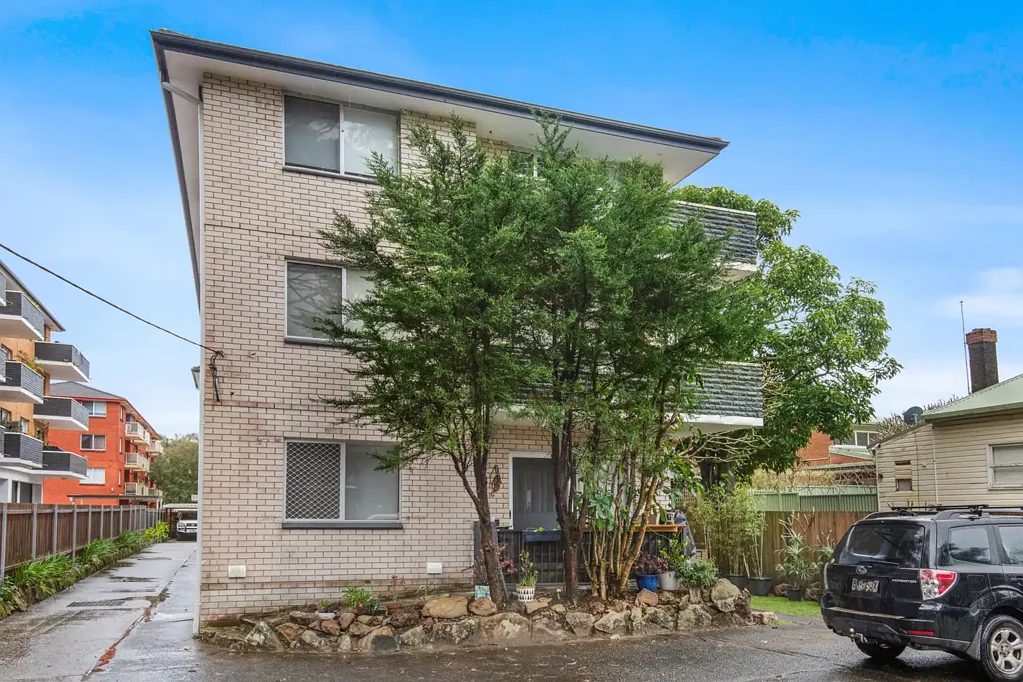 " Beachside Living, Reduced & Ready To Move In  "