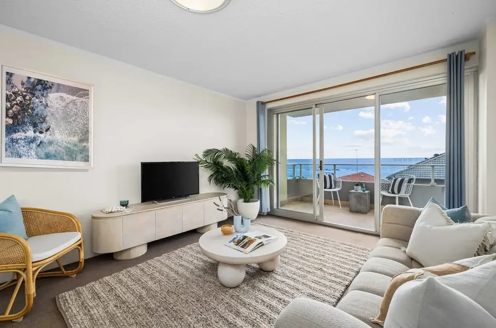 Stunning Ocean-View Apartment in Prime Coogee Location