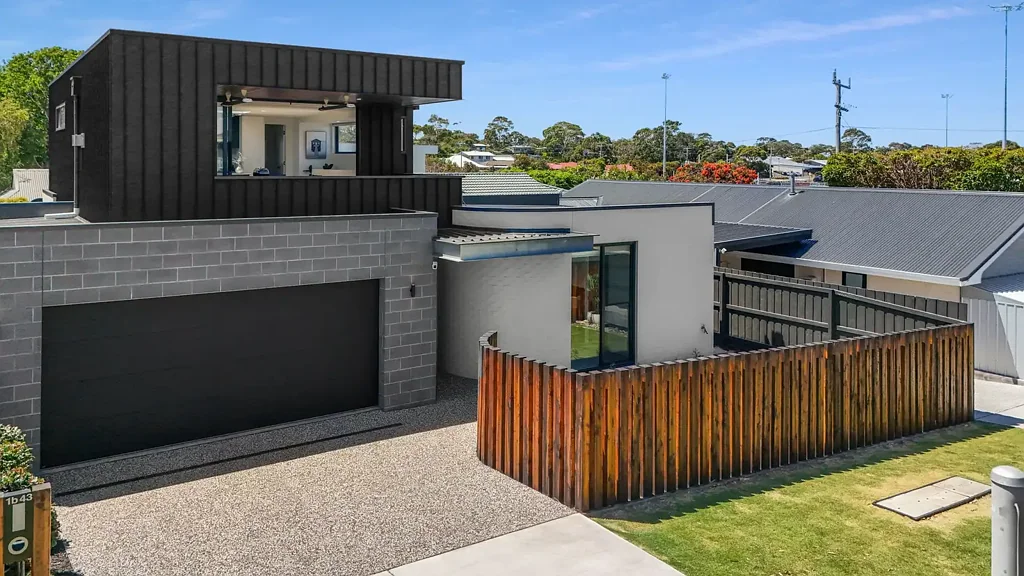 Inverloch 3 Slaapkamer The Brief: A Showcase of Craftsmanship, Design & Low Maintenance Luxury