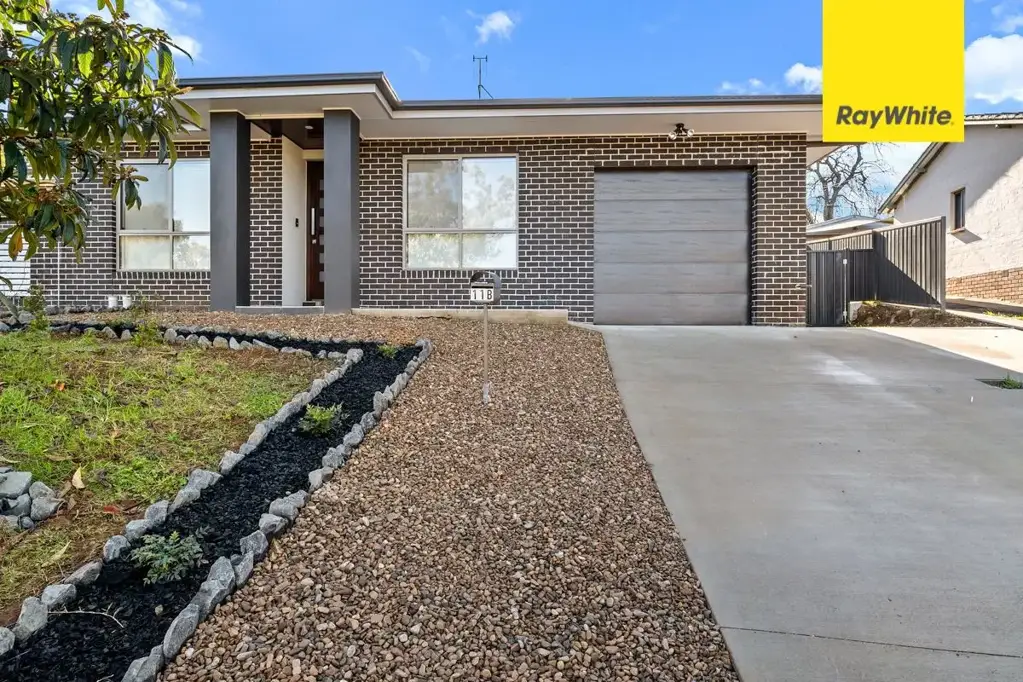 Modern family living in Macgregor