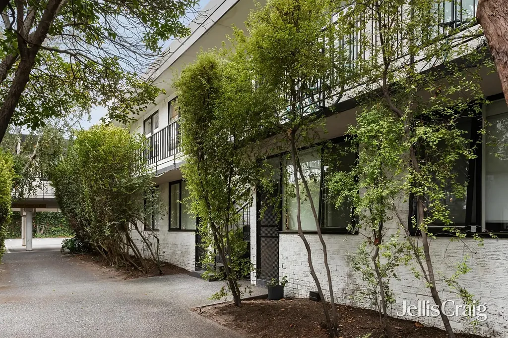 St Kilda 1 Bedroom Savvy and stylish in a leafy lifestyle locale