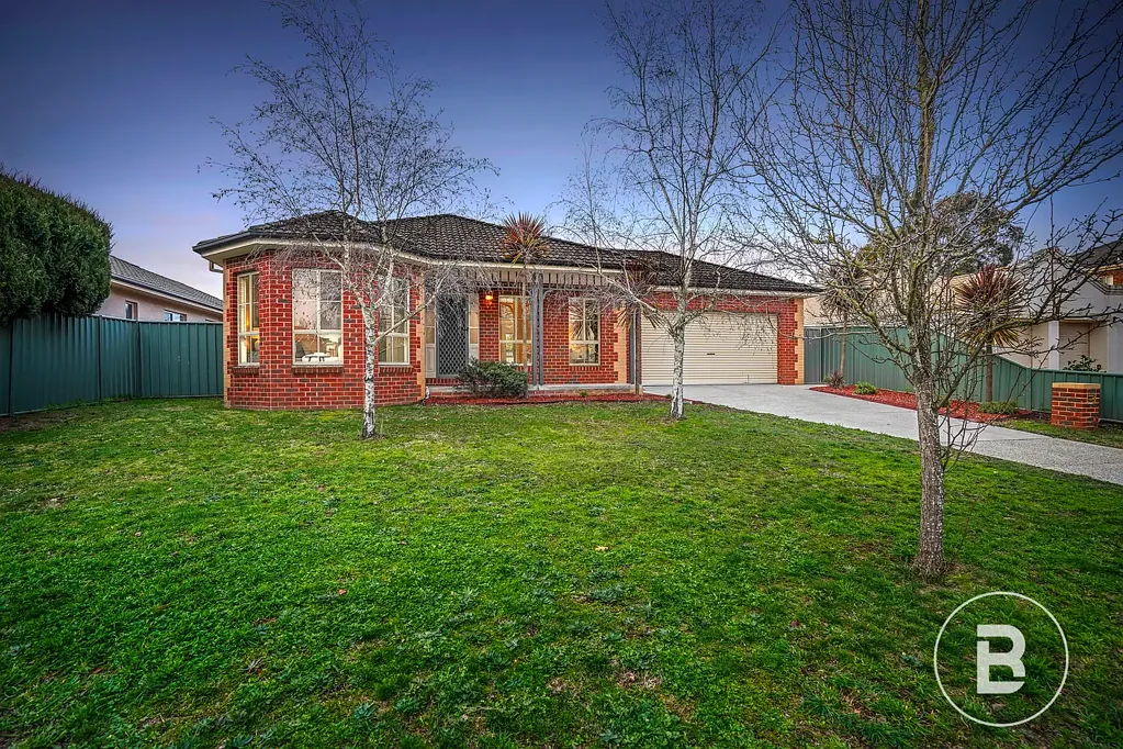 Lake Gardens 4 Bedroom FOUR-BEDROOM HOME WITH DUAL LIVING AND GENEROUS BLOCK