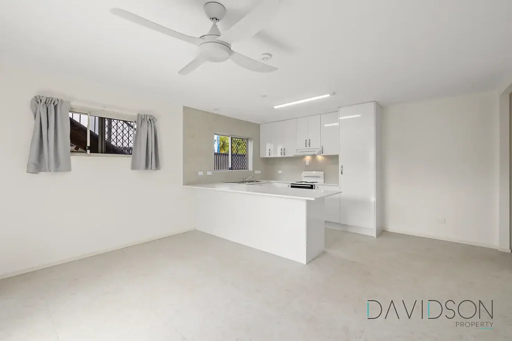 2-Bedroom Unit in Sought-After Broadbeach Waters