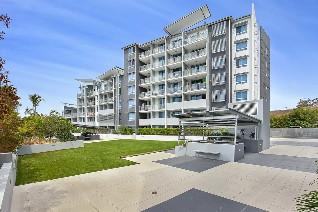 Fully Furnished First Floor Studio Apartment with Balcony - Varsity Apartments on Main