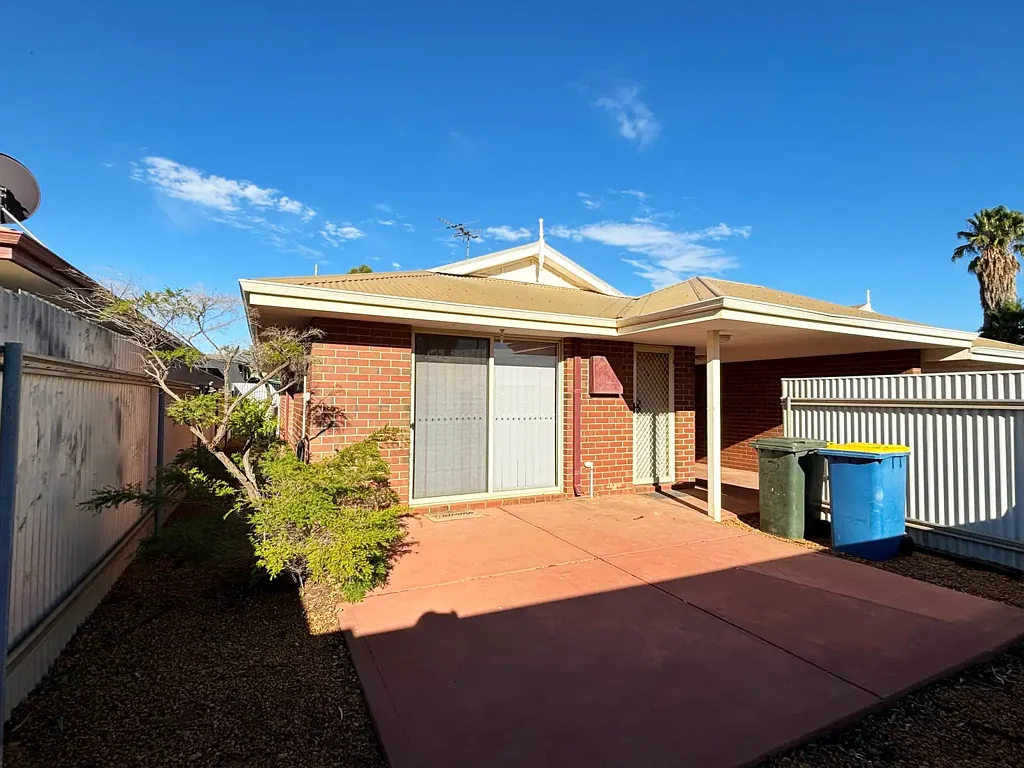Neat and tidy 2-bedroom 1 bathroom unit