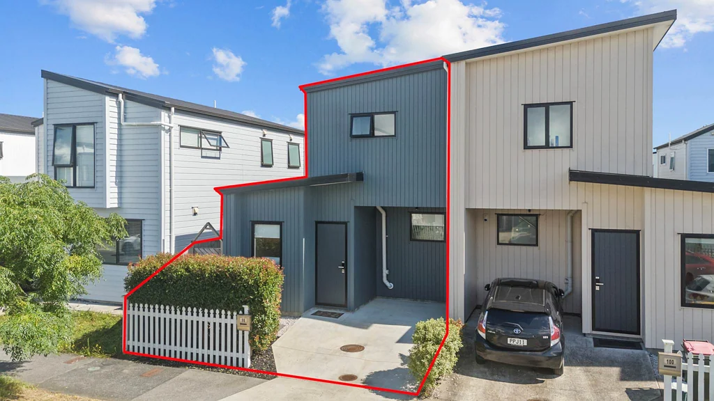 Papakura 2 Bedroom Motivated seller. Present all offers!
