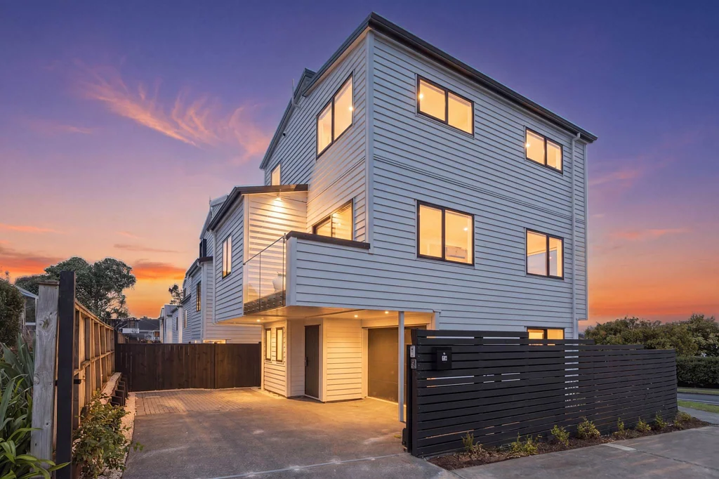 Blockhouse Bay 5房  Brand New  Corner Site  Gated & Gorgeous