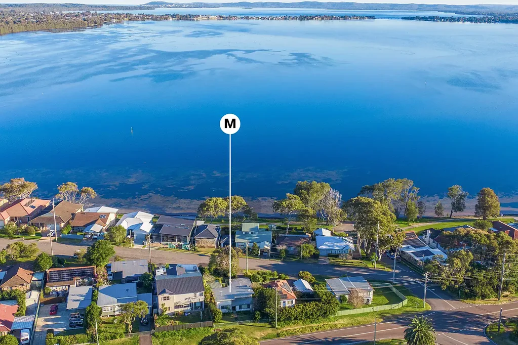 Budgewoi 3 Bedroom Dual frontage block with water views