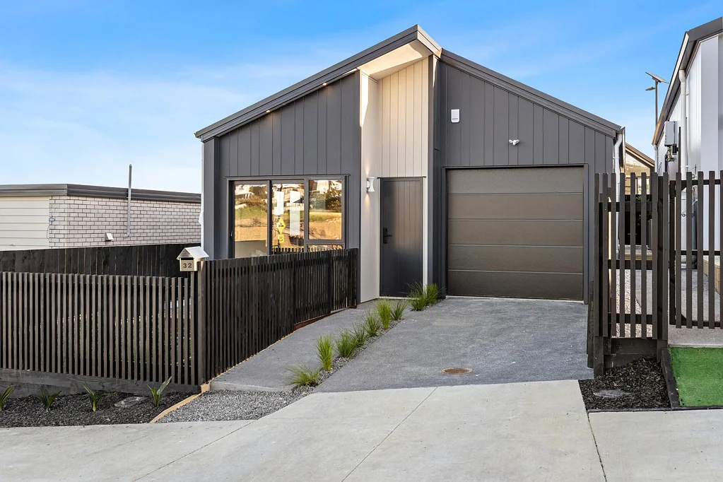 Orewa 3房  European Kitchen Home with Natural Skylight