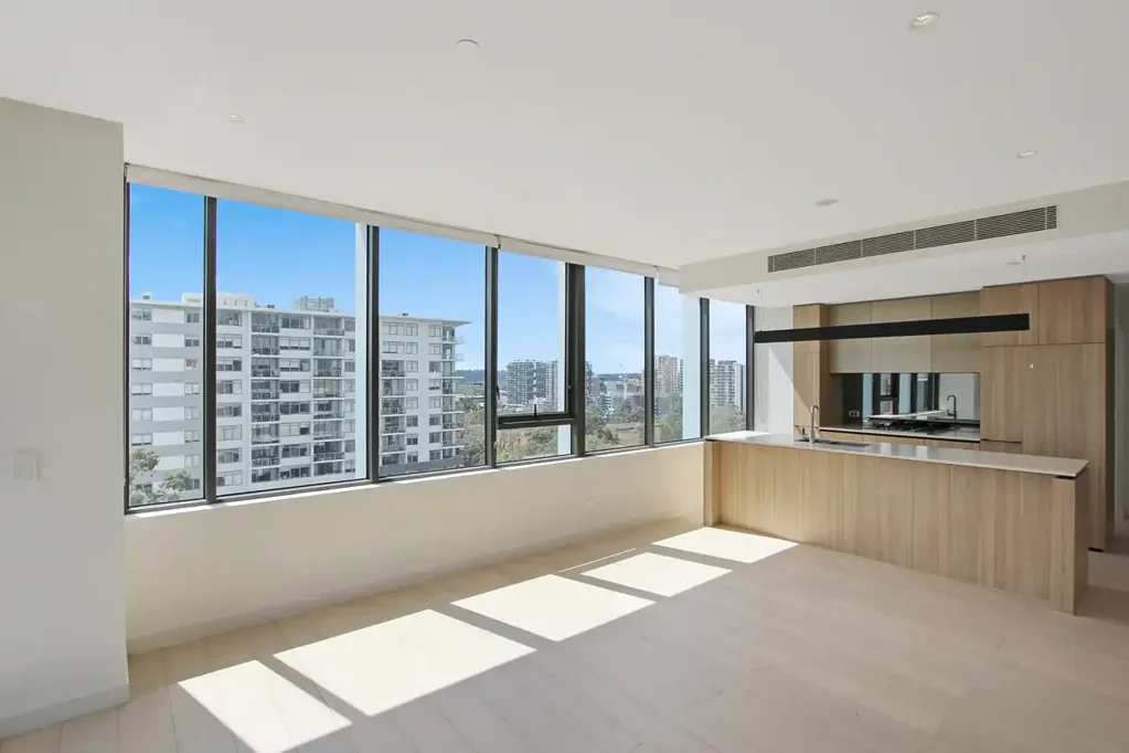 Kitchen Island & Quiet & Timber Floor  & UNFURNISHED & Gym