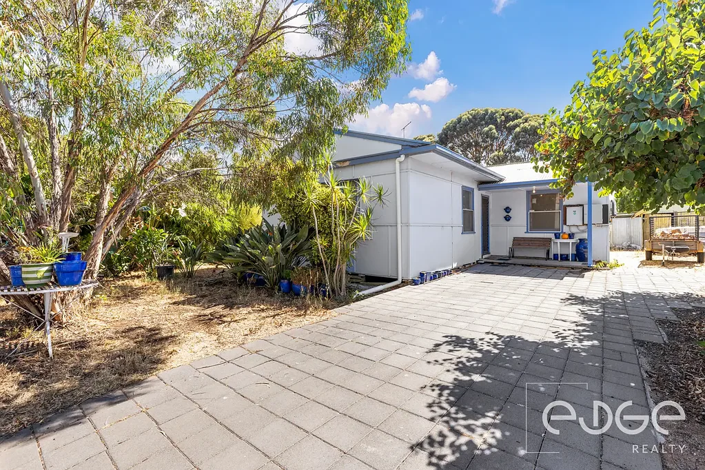 Elizabeth South 3房  Develop, Invest or Nest on a 966sqm approx Allotment!