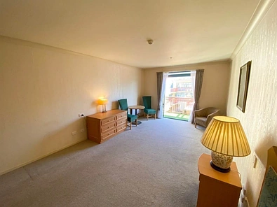 1 bedroom Apartment overlooking the Canal!