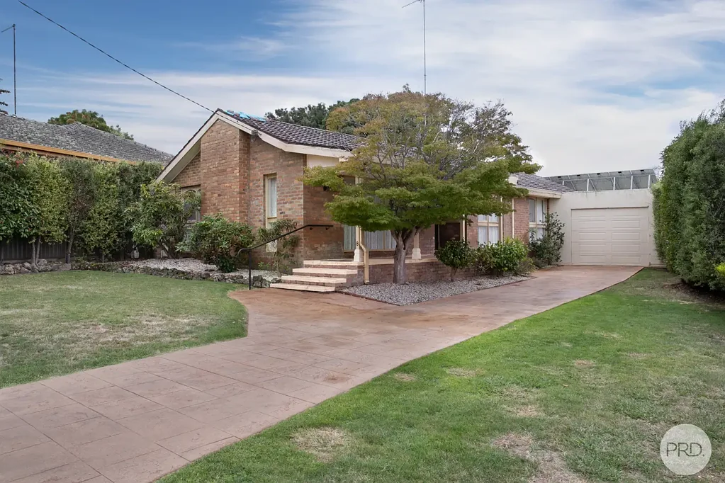 8 Sherwood Street, Wendouree, VIC 3355