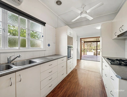 24 Down Street, Esk, QLD 4312, 3 Kuwarto, 1 Banyo, House