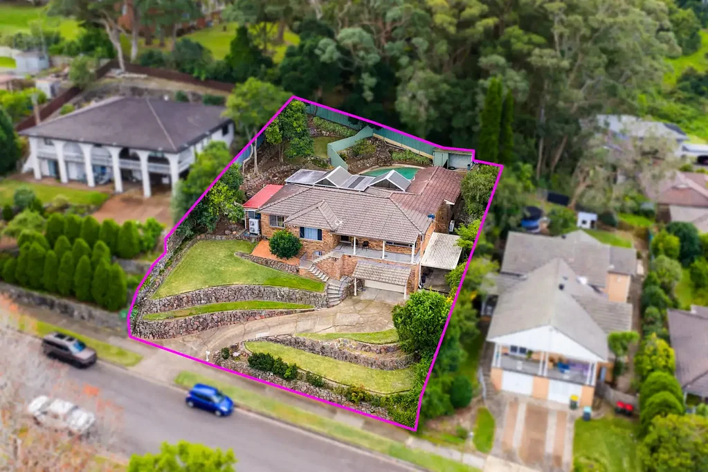 Kotara 3chambre Outstanding Family Home with Pool, Workshop & Unlimited Potential
