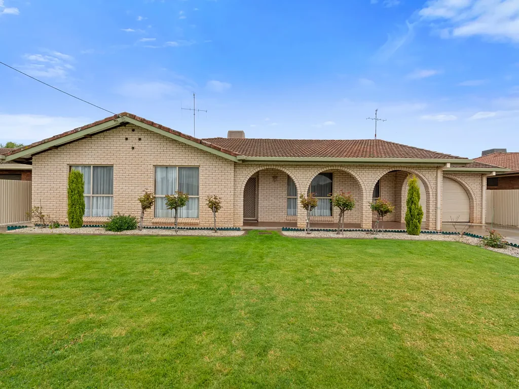 10 Bridget Street, Finley, NSW 2713