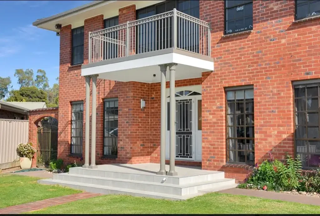 Tocumwal 4chambre Prime location, 4 bedrooms plus study, golf course views, pool.