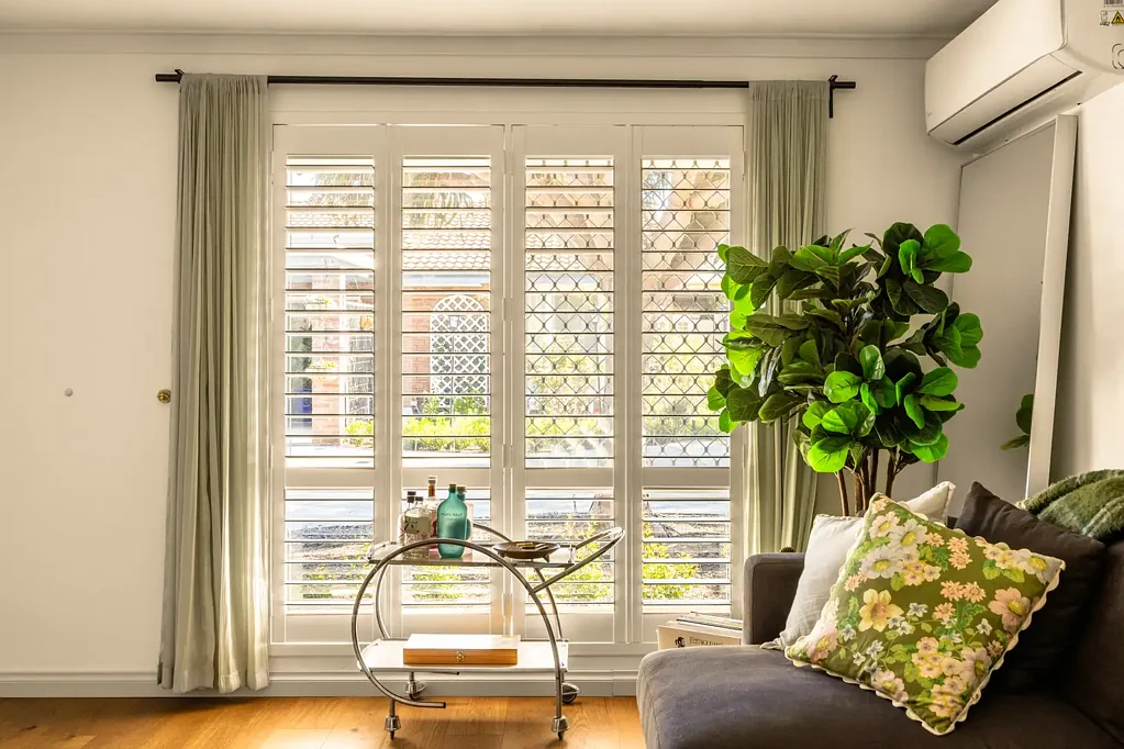 Tuart Hill 2房  Light-Filled Living with a Garden to Love!