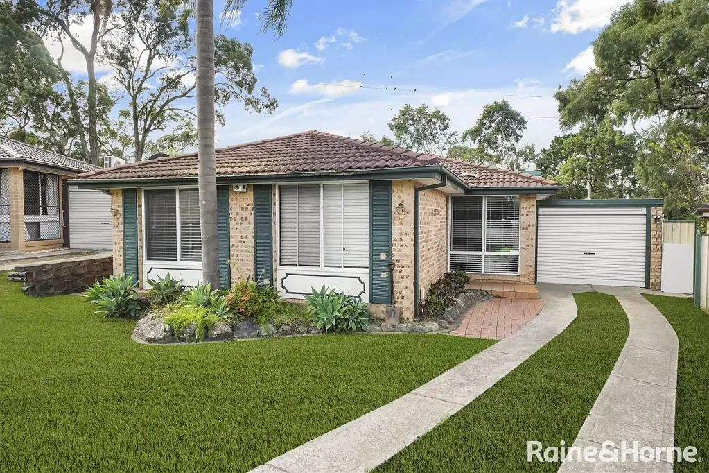 10 Mimulus Place, Macquarie Fields, NSW 2564