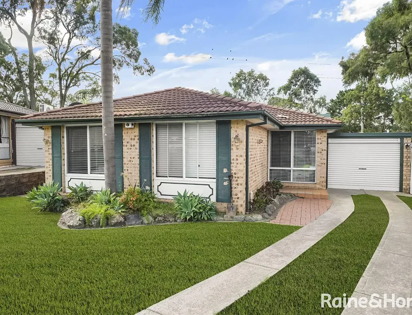 10 Mimulus Place, Macquarie Fields, NSW 2564, 4 slaapkamers, 1 badkamers, House