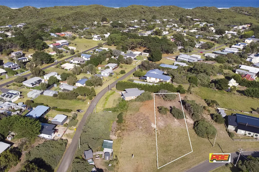 Venus Bay When location and size matters.