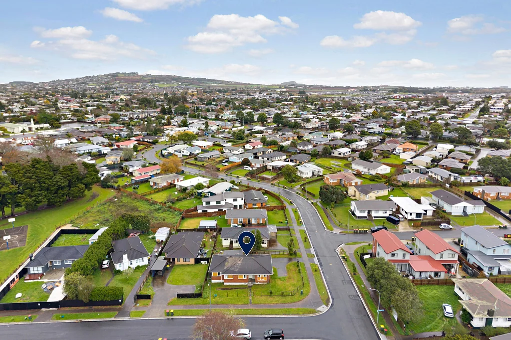 Pukekohe 4chambre Under offer - Opportunity awaits - Blank canvas!