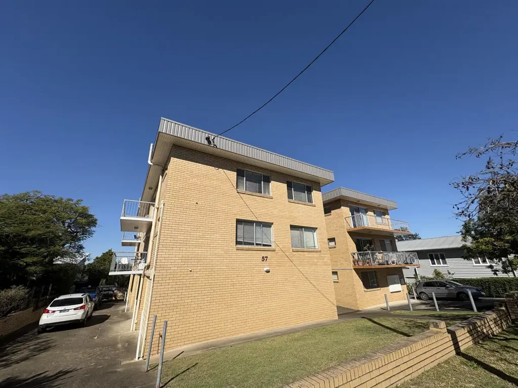 Huge 3 Bedroom Unit - Top Floor!