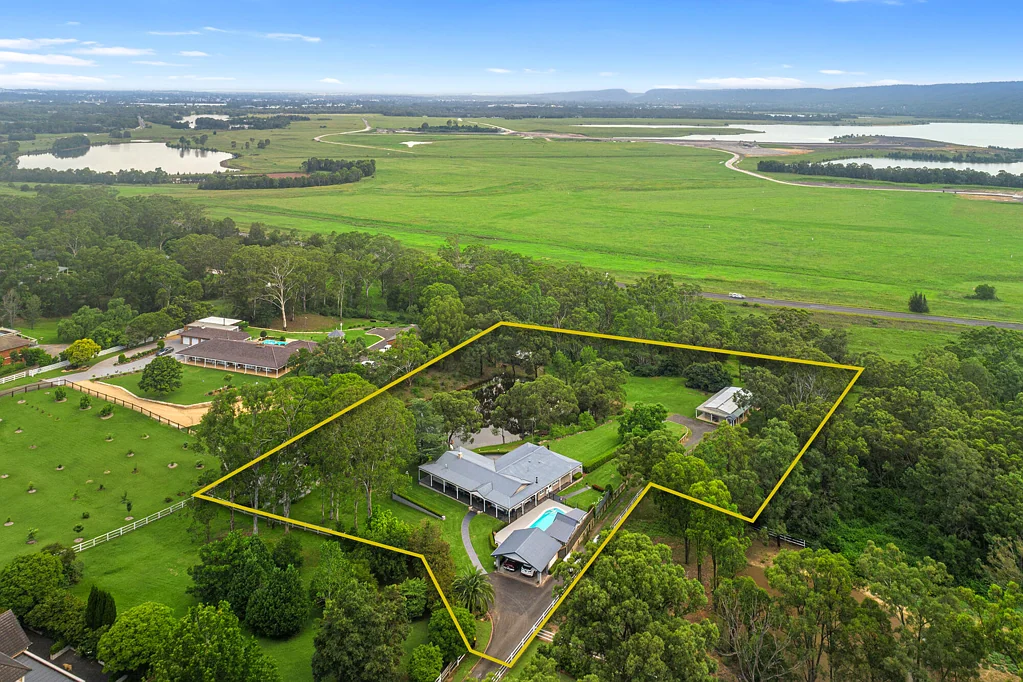 Cranebrook 4 Slaapkamer Peaceful Cranebrook Acreage with Feature Dam, Studio and Endless Lifestyle Appeal
