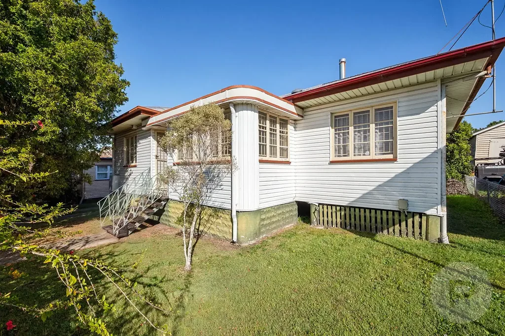 Silkstone 3房 经典战后住宅，潜力无限 Classic Post-War Home with Endless Potential