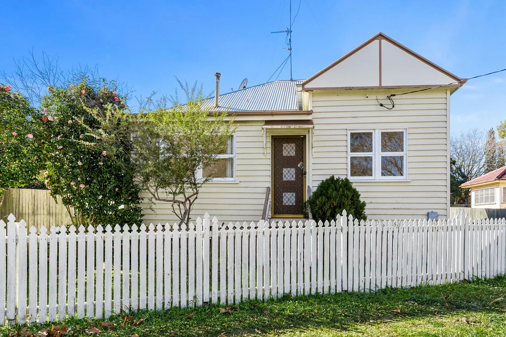 Beautiful Blue Chip Cottage Close to Toowoomba CBD