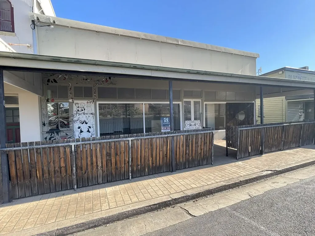 Biggenden 2房  Versatile Commercial Space + Private Residence