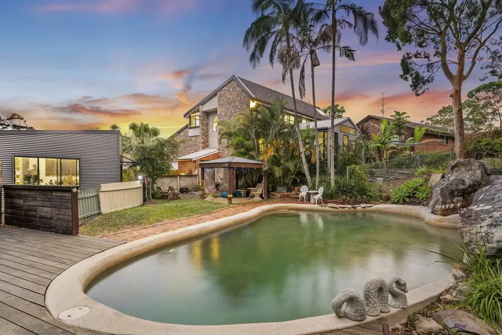 Woy Woy Bay 6房  A Monument Carved Into the National Park — 6 Bed | 4 Bath | 6 Car |