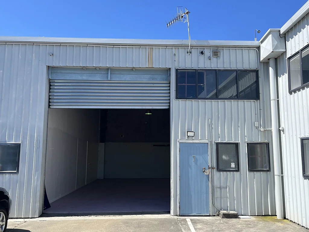 Paraparaumu Versatile Industrial Unit with Workshop