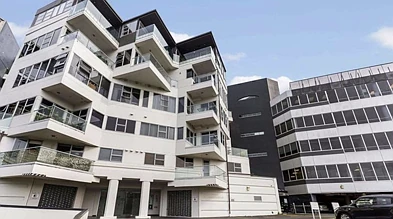 从30万维修费到11.5万卖房！投资者忍痛抛售，未来能值90万？