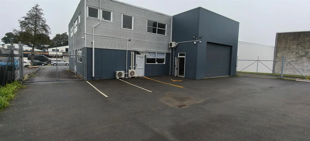 Te Rapa Tidy With Secure Yard