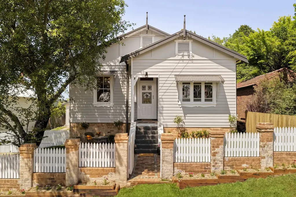 Katoomba 3कमरा Character Cottage with a Beautifully Updated Interior