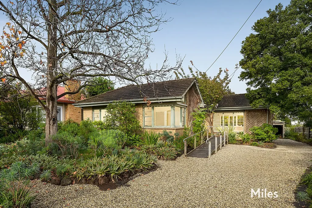 Rosanna 4ห้องนอน Classic Comfort & Prized Potential On An Expansive Block