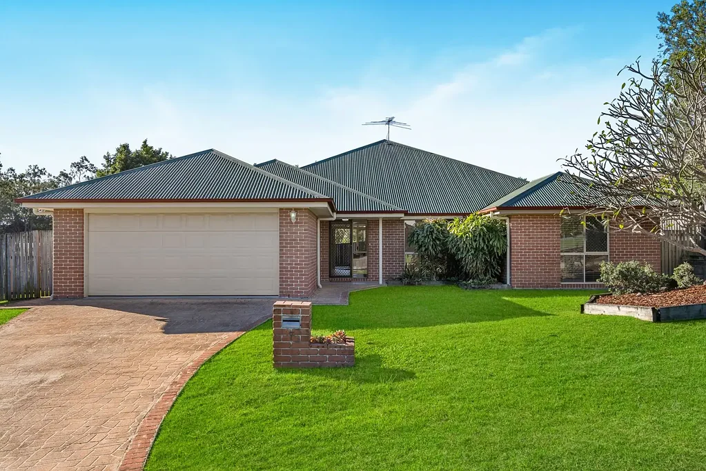 Albany Creek 5침실 Exclusive Country Club Estate Living Surrounded by Nature and Quality Homes - Auction on Site - 4th July at 11am