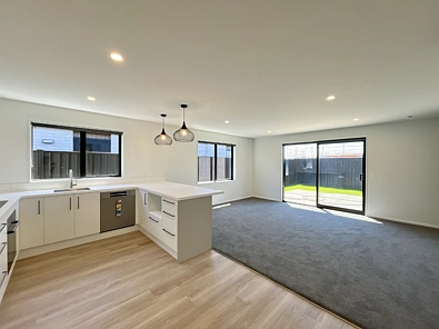 Brand new 3 bedroom family home in Beachgrove