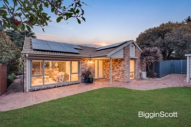 Rowville 3 Slaapkamer PRIVATE ENTERTAINING OASIS WITH SOLAR BENEFITS!